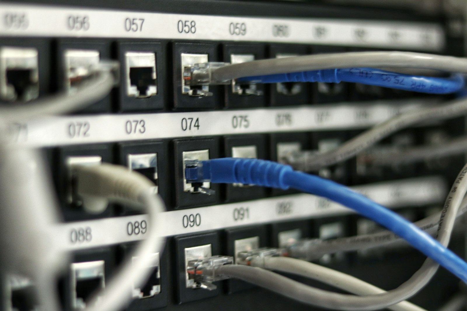 Network patch panel with fibre and copper cables